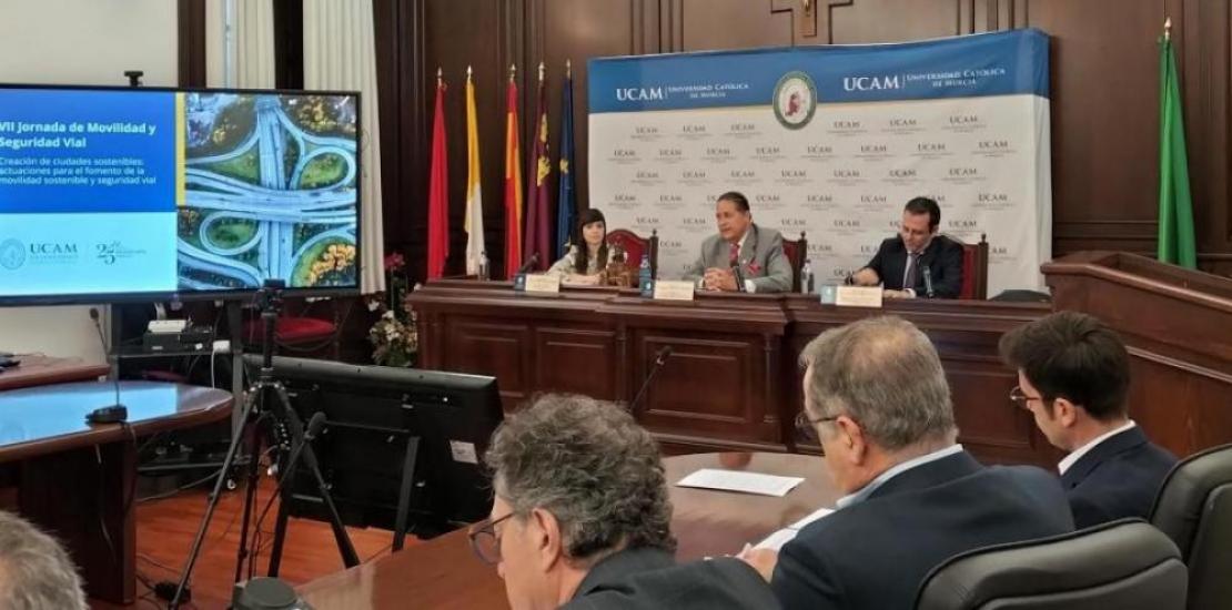 Marina Munuera, Regional General Director of Mobility and Coastal Areas; Pedro de Los Santos Jiménez, Vice-Dean of the UCAM Degree in Civil Engineering, and Alberto Menchón, Deputy Provincial Traffic Chief and Senior Traffic Technician of the DGT.