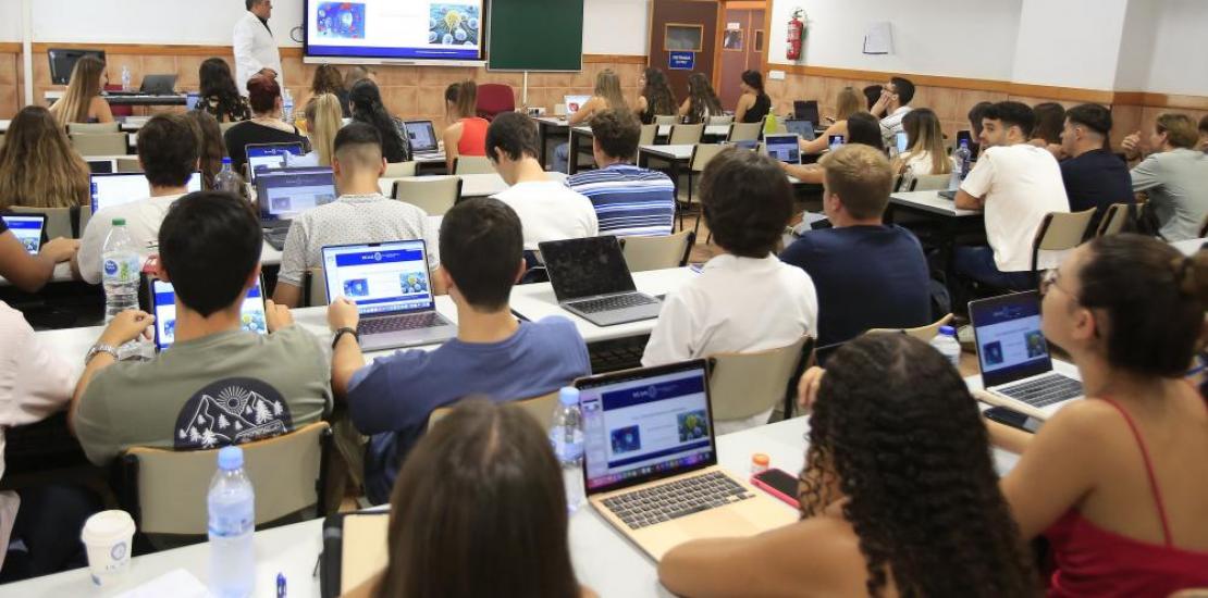 Dentistry students last week, during a class at the Los Jerónimos Campus. UCAM