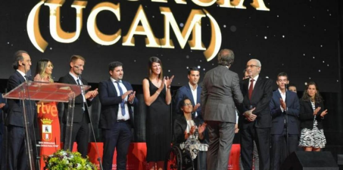 José Luis Mendoza received the UCAM award for its 25 years of support for sport.