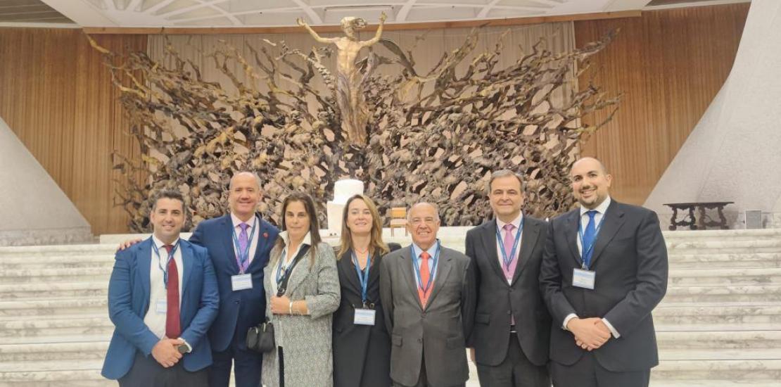 José Luis Mendoza García (on the left of the picture), Director General of Institutional Relations, and Marco Bruno (on the right of the picture), Director of International Development, together with other members of Acción Social Empresarial