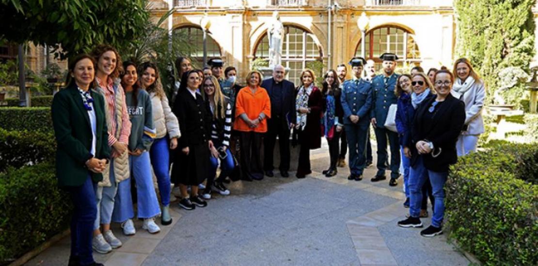 Family photo in the cloister of the Monastery of Los Jerónimos after the conference