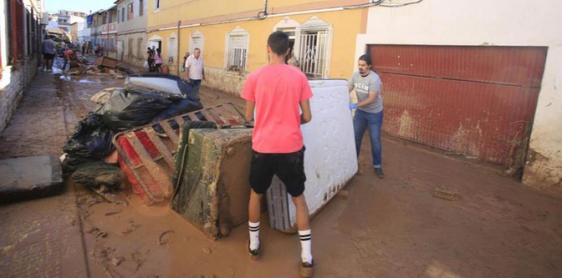 Volunteers during clean-up work in the Murcian district of Javalí Viejo