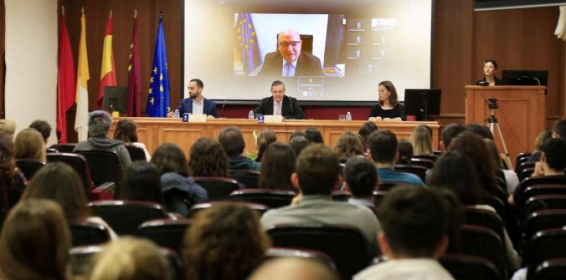 Live broadcast of José Manuel Pingarrón&#039;s participation in the meeting of UCAM student representatives.