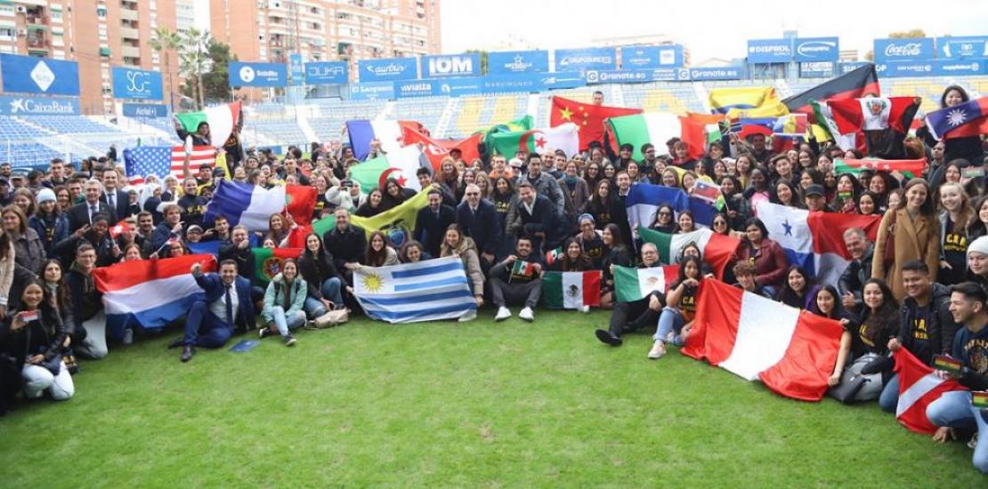 José Luis Mendoza García, director of Institutional Relations at UCAM; Pablo Blesa, vice-rector for International Relations and members of the management team and the Governing Council, together with the international students