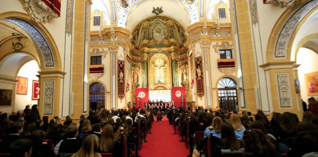 Children from the schools of the Alma Mater Foundation sing for Christmas