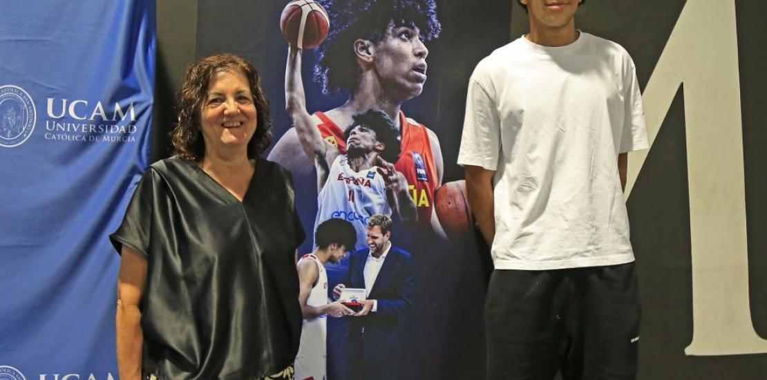 Izan Almansa Joins UCAM to Study a BBA Online