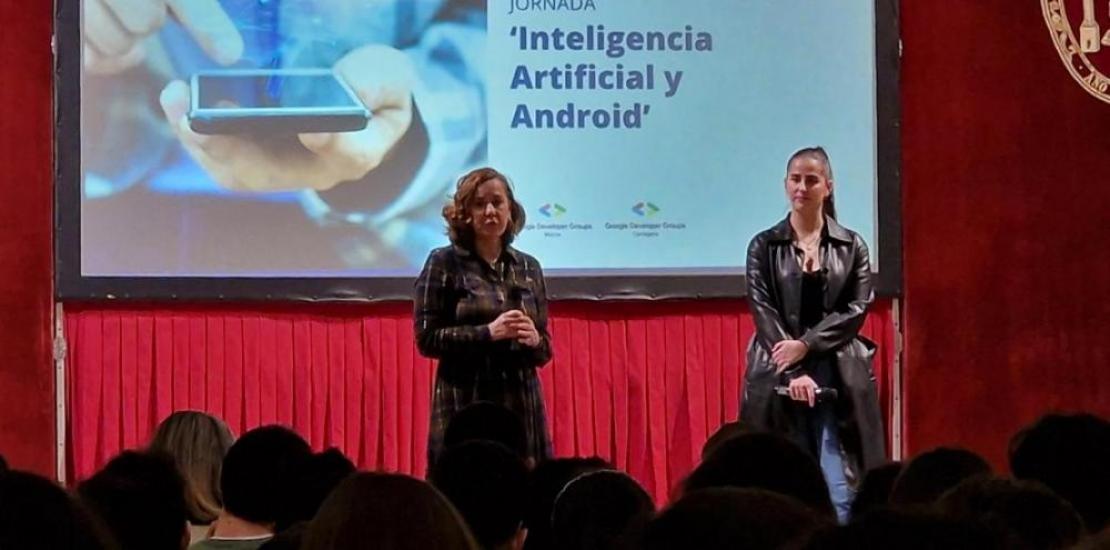 Belén López Ayuso, vice-rector of Virtual Education at UCAM and Irene Ruiz, director of 'Google for Developers' in Murcia and student of Computer Science at the Catholic University of Murcia, during the conference held at the UCAM Campus.
