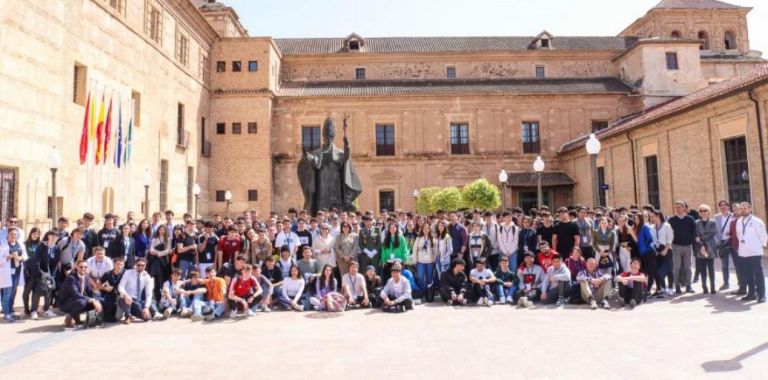 Family photo of the Science Olympiads 2024