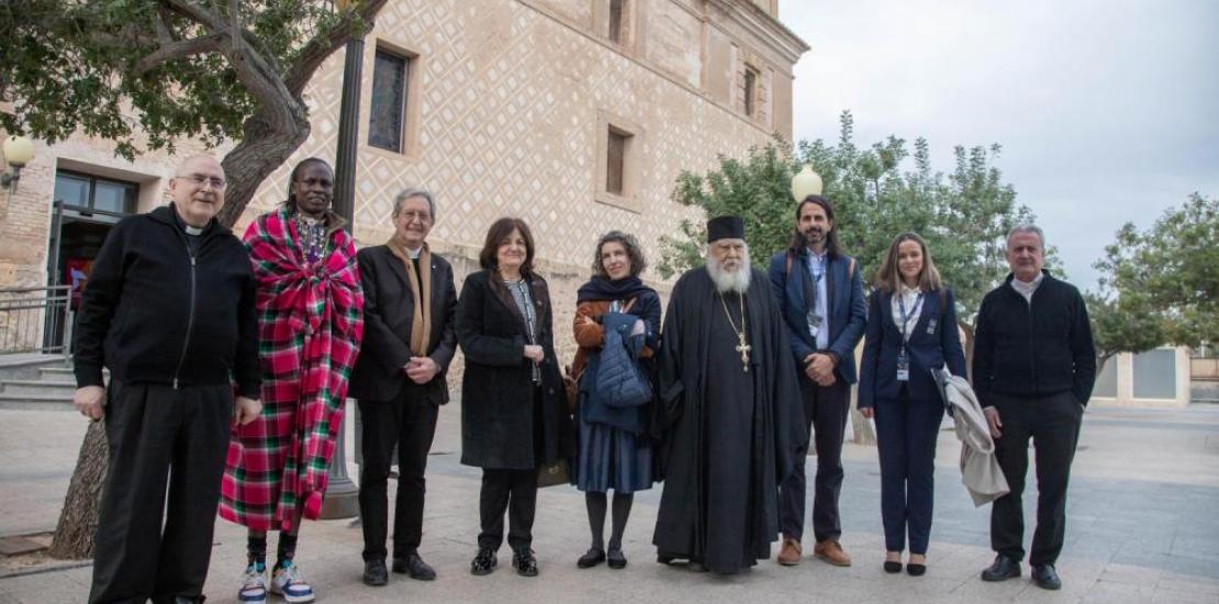 María Dolores García, president of the UCAM, together with organisers and some of the participants of the 23rd International Charity and Volunteering Days