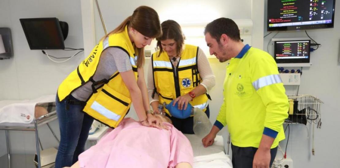 Picture of one of the practical sessions of the UCAM's Degree in Nursing.