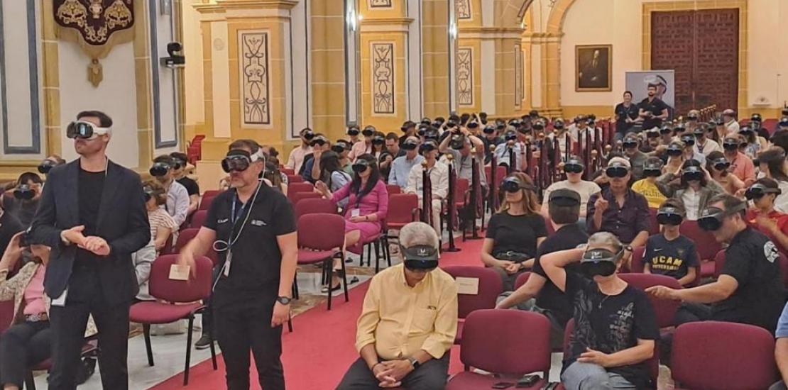 105 people, all wearing virtual reality goggles, participated in an immersive CPR class.