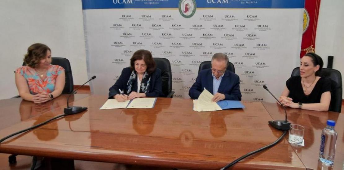 The agreement was signed by the presidents of both entities, María Dolores García and Tomás Fuertes.