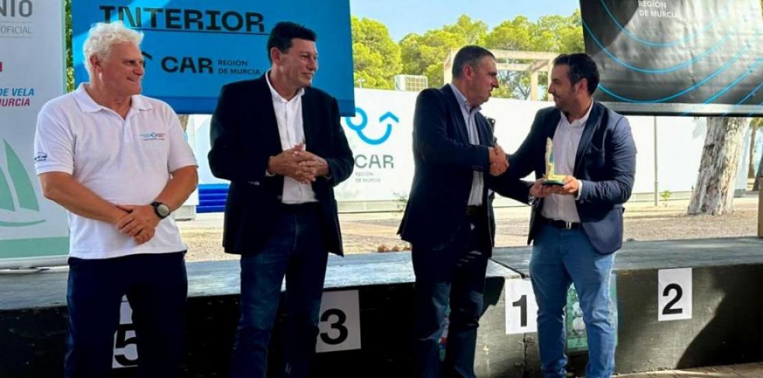 José Luis Mendoza García, Director of Institutional Relations at UCAM, collected the award on behalf of the president of the university.