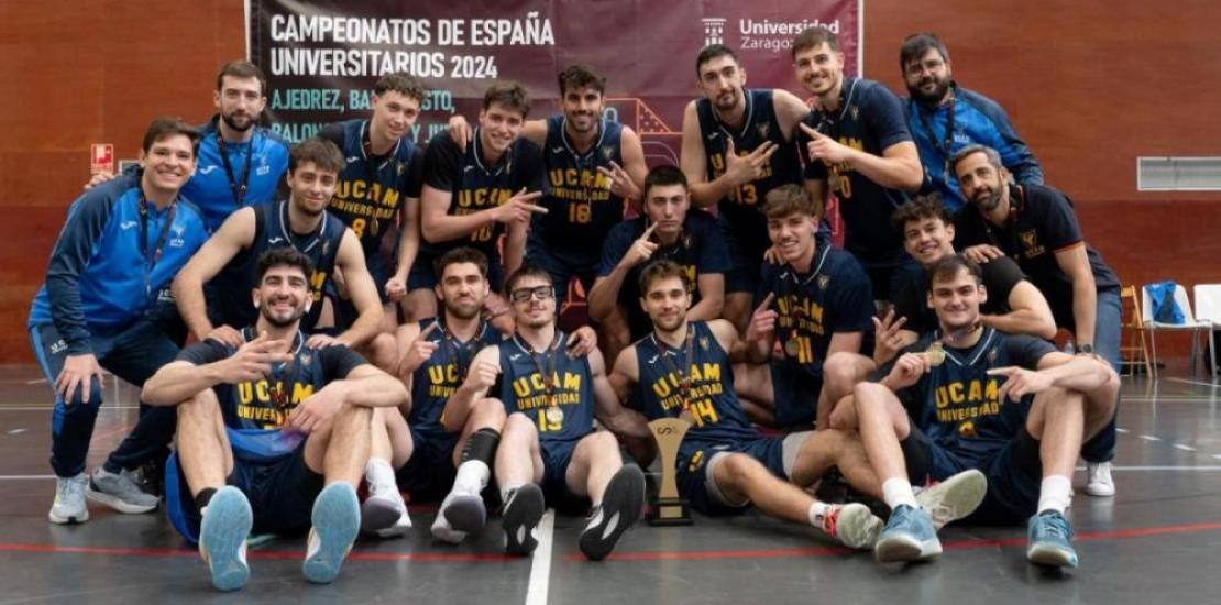 UCAM basketball team holding their trophy