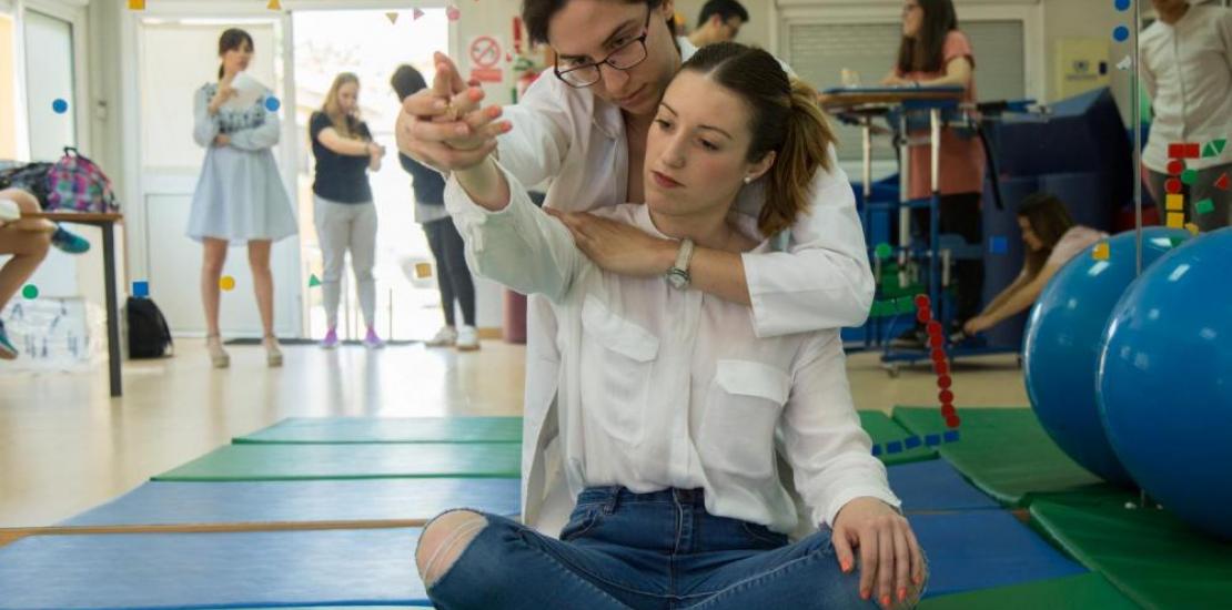 Archive photo. Students during a practical session at the UCAM Campus in Murcia.
