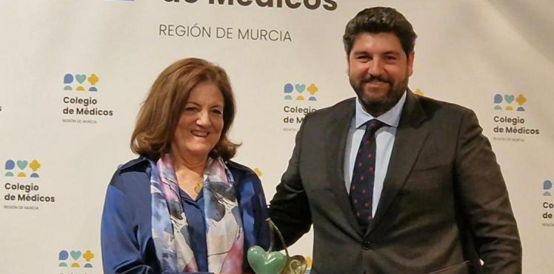 The UCAM president received the award from the president of the Autonomous Community of the Region of Murcia