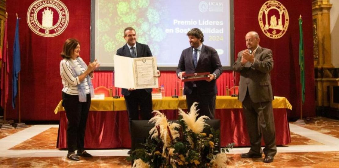 Enrique Ayuso, president of the HEFAME Group, collected his award in the temple of the Monastery of Los Jerónimos
