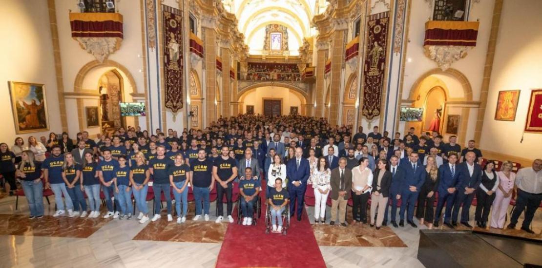 Group photo of the UCAM Sports Gala 2024