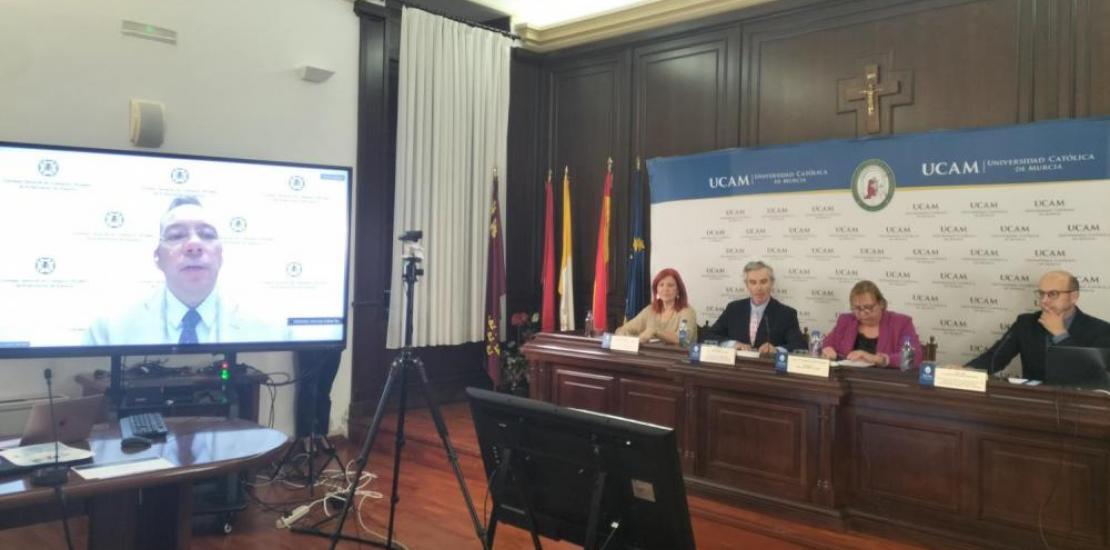 Photo of the inauguration ceremony in the Chapter House of the Murcia Campus.