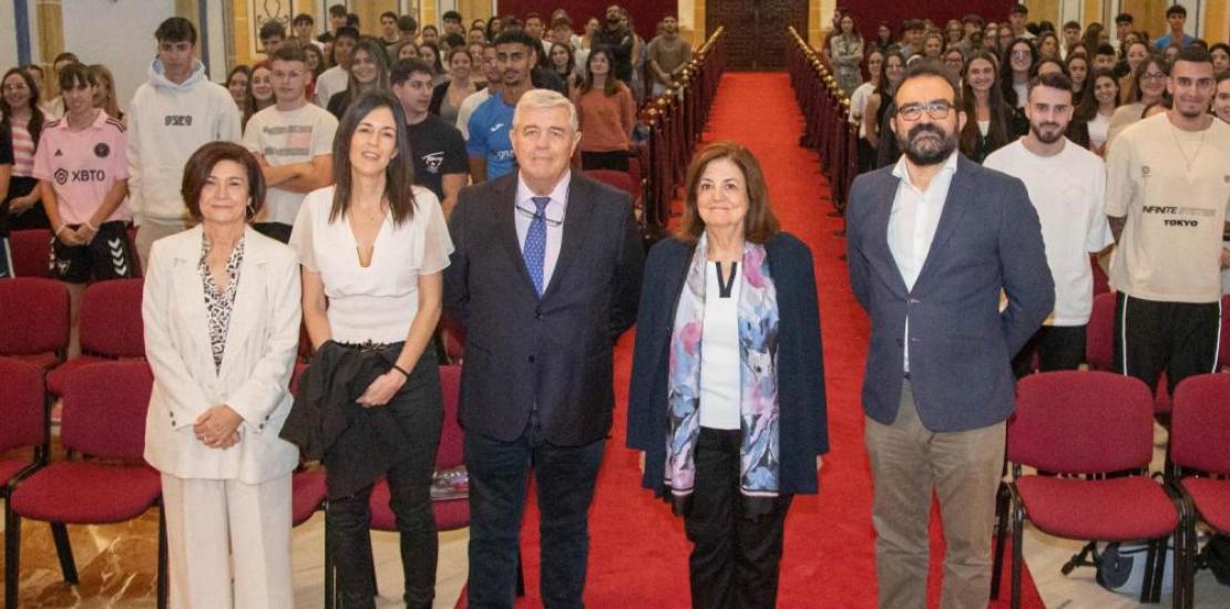 Group photo of the organisers and students participating in the 'Preven-t' event held at the Los Jerónimos Campus