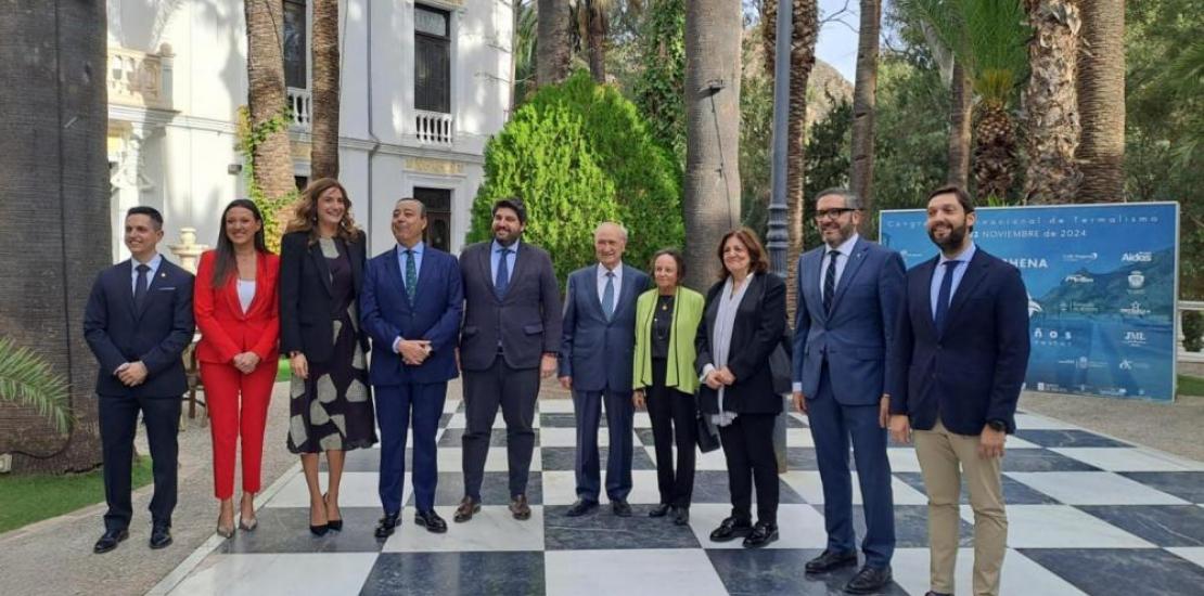 Family photo before the opening ceremony of the International Conference on Thermalism