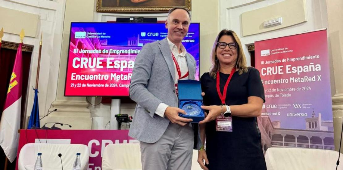 Carlos Caballero, UCAM HiTech Director, receiving the award.