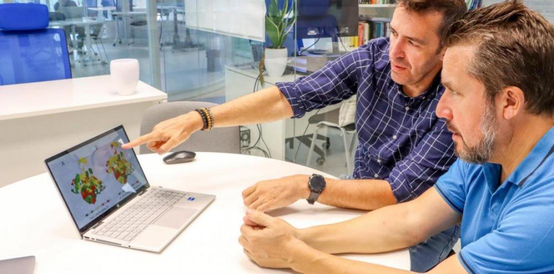 UCAM researchers, Horacio Pérez and Juan José Hernández, at the UCAM HiTech facilities