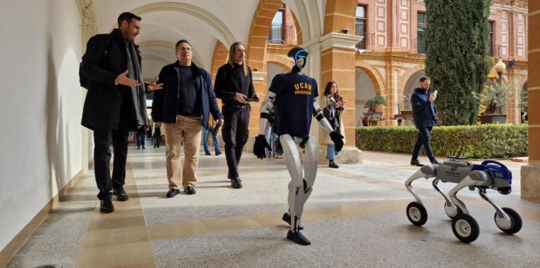 Synergy Tech robots during their visit to Los Jerónimos Campus.