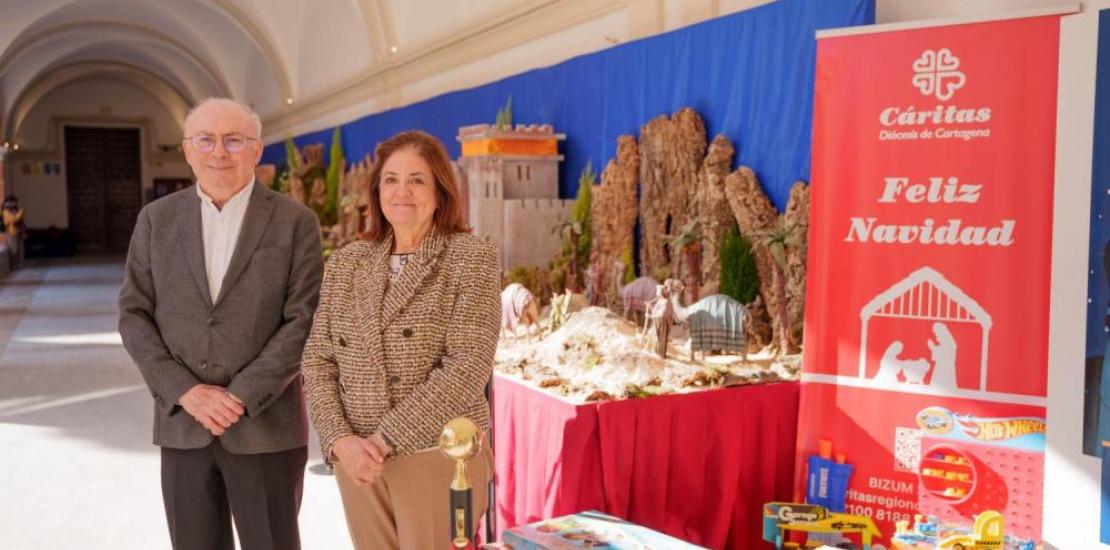 UCAM President and Caritas Diocese of Cartagena Director next to the Nativity Scene located at the University.