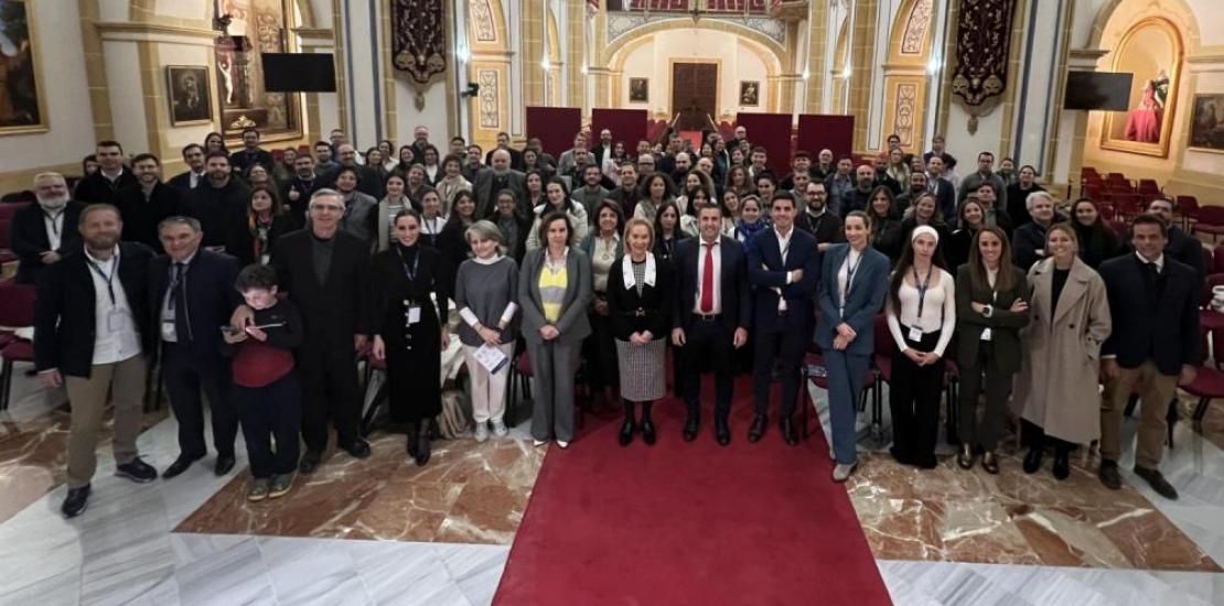 Group photo of the UCAM Alumni meeting held in the Temple of the Los Jerónimos monastery