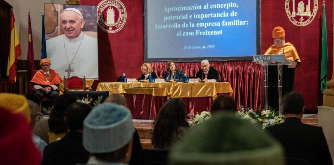 UCAM awards José Luis Bonet Doctor Honoris Causa in an emotional ceremony