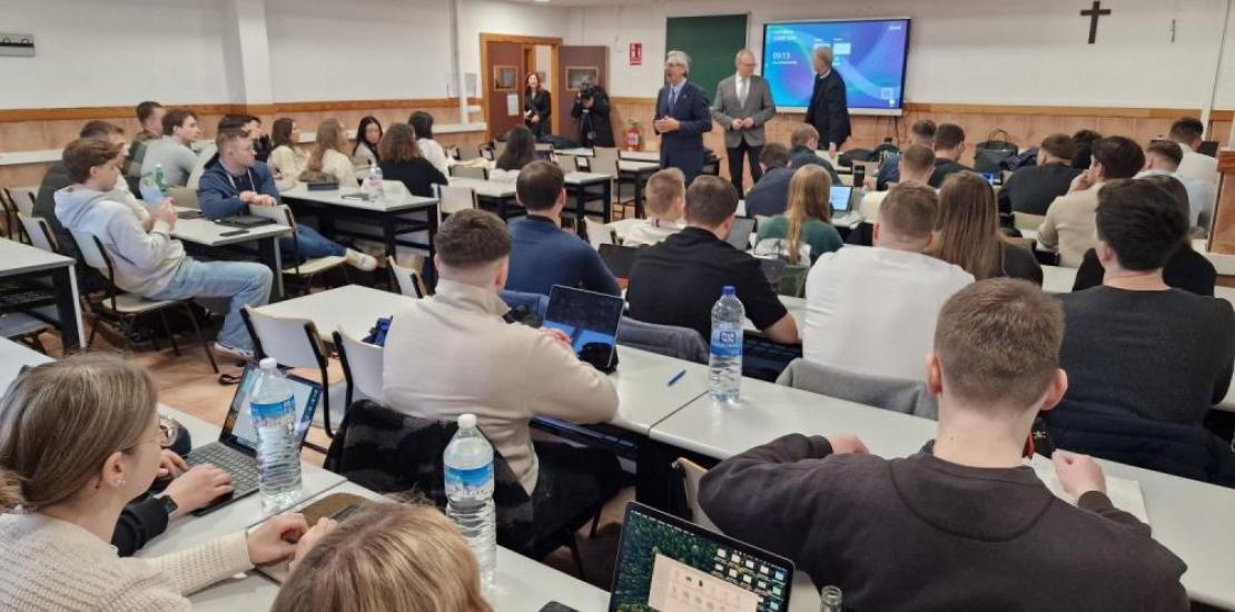 First class of FOM and Aldi students attending UCAM this academic year