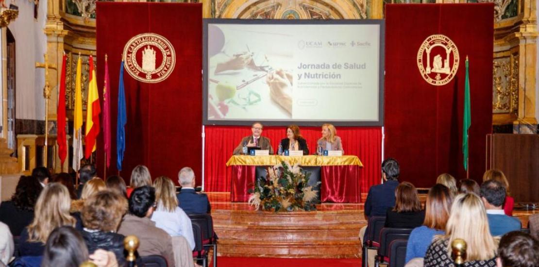 María Dolores García, UCAM president, inaugurated the conference together with Jesús Carlos Gómez, president of the Spanish Society of Community Pharmacists and Nutritionists, and Pilar Zafrilla, vice-dean of the UCAM Degree in Pharmacy