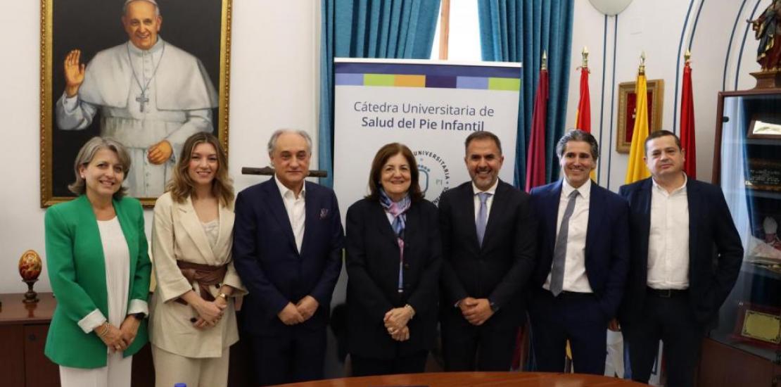 Group photo following the signing of the agreement.
