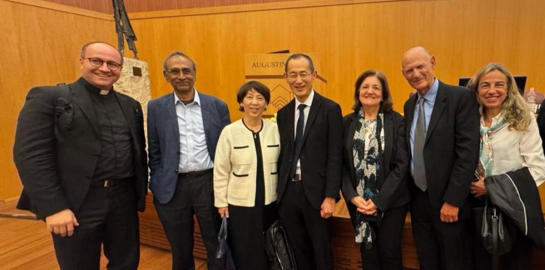 The researchers, together with the presidents of the International Neurobioethics Institute and UCAM, at the event.