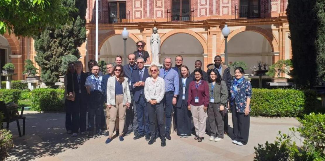 Family photo of the participants in the 9th UCAM Staff Week