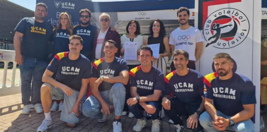Several UCAM athletes, Alejandro Blanco and Alejandro Navarro, attended the signing of the agreement between UCAM and Club Voleibol Torrejón.