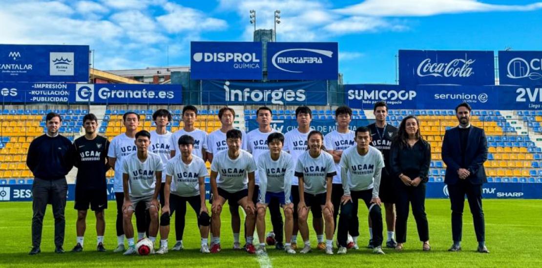 Jóvenes futbolistas chinos que participaron en el programa.