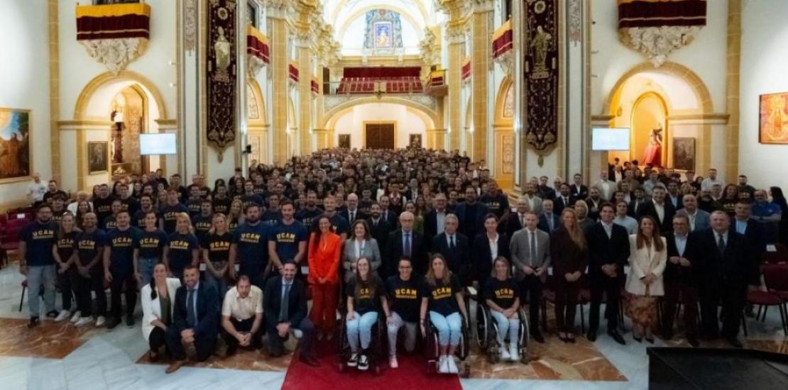 Group photo of the UCAM Sports Gala 2025
