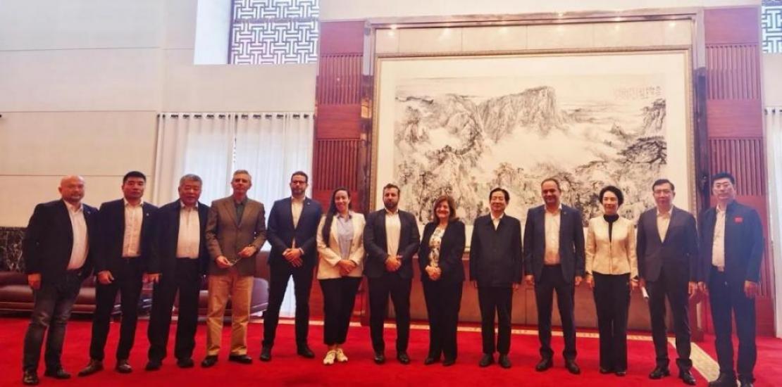 Group photo of the institutional meeting between representatives of UCAM and the government of the Chinese province of Shandong.