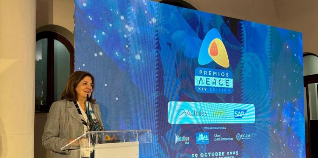 María Dolores García, UCAM President, after receiving the AERCE award