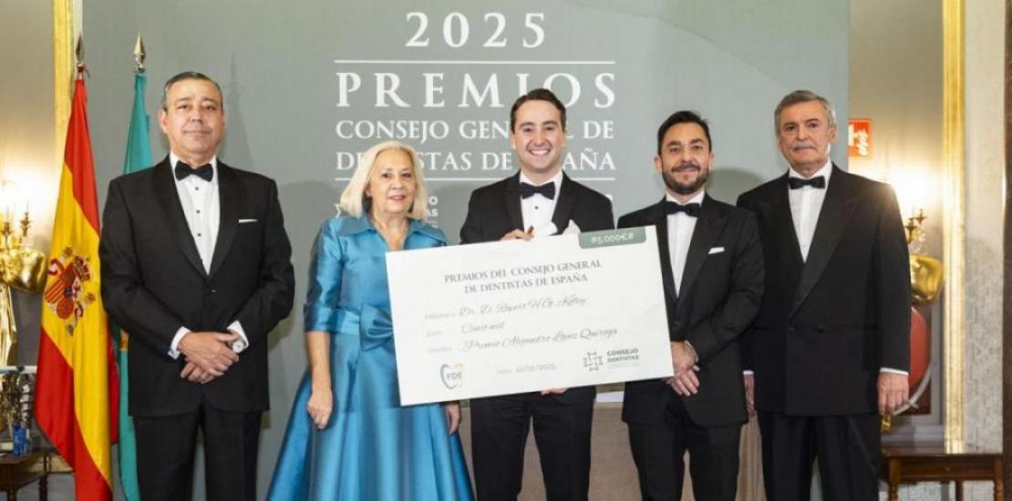 Rupert H. G. Kelley, graduate of the Universidad Católica San Antonio de Murcia, with the 'Alejandro López Quiroga Award' for his Undergraduate Dissertation