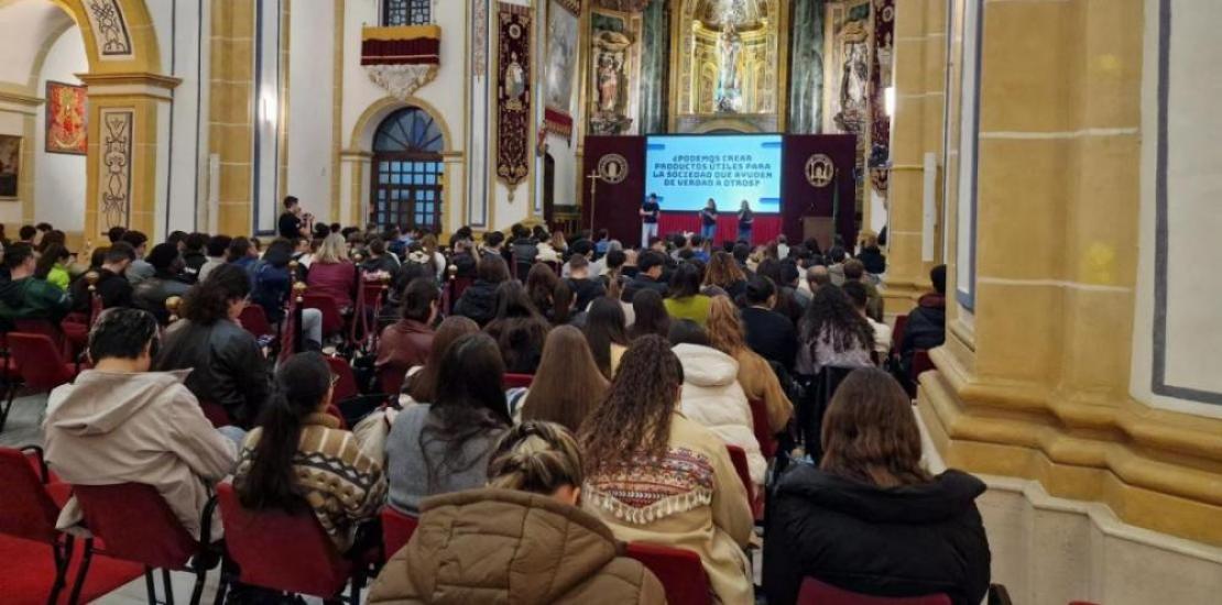 Hundreds of young people attended the Google Dev Fest held at the Temple of the Monastery of Los Jerónimos
