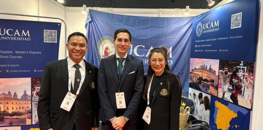 Enrique López, with representatives from other universities at UCAM’s stand at APAIE.