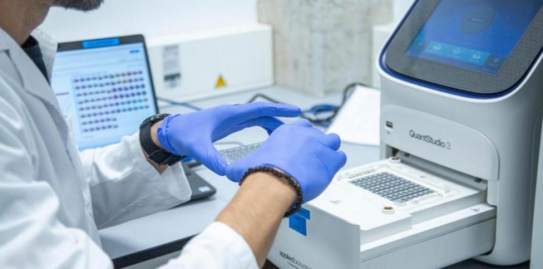 A UCAM researcher at the university's high-tech incubator for Health, Sport, and Food.