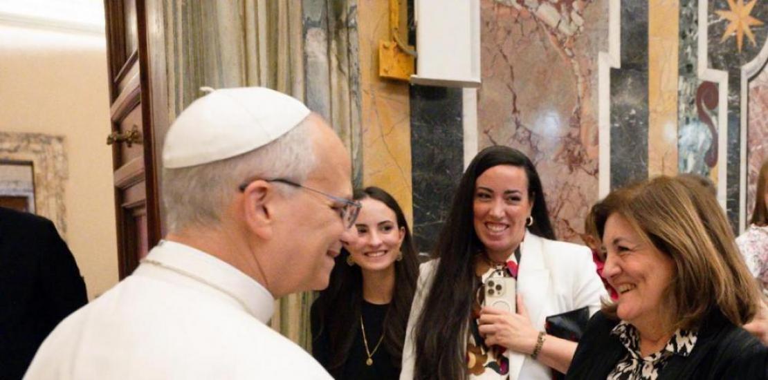 María Dolores García (UCAM President) and Pope Leo XIV during last October's audience with the John Paul II Pontifical Institute.
