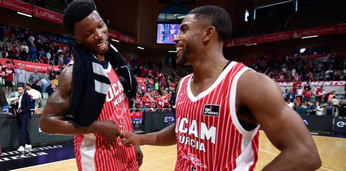 Cacok and DeJulius chatting after a UCAM Murcia victory