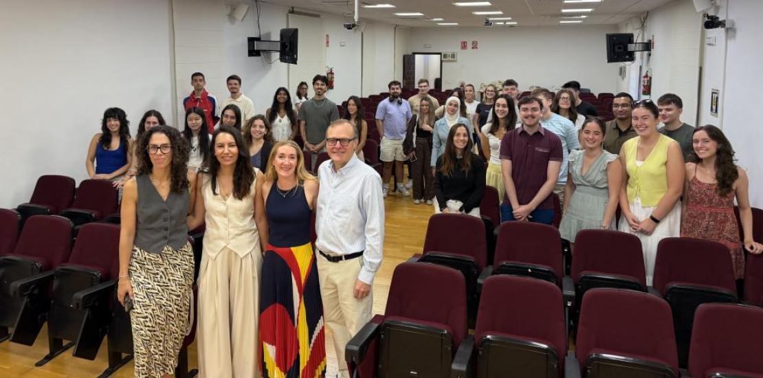 Group photo of the students and lecturers from the three participating universities.
