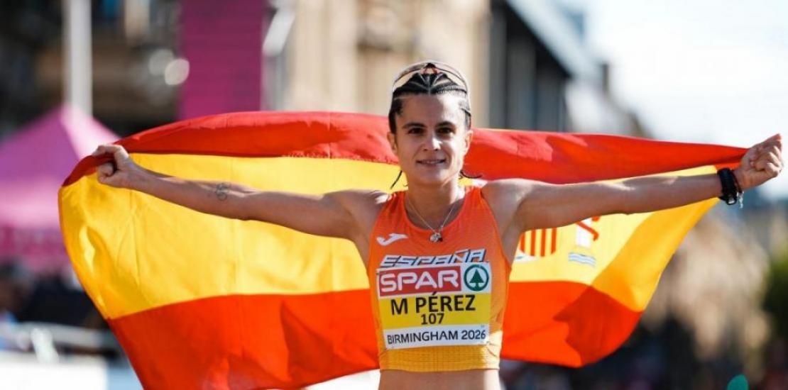 María Pérez, with the Spanish flag, after being crowned European champion
