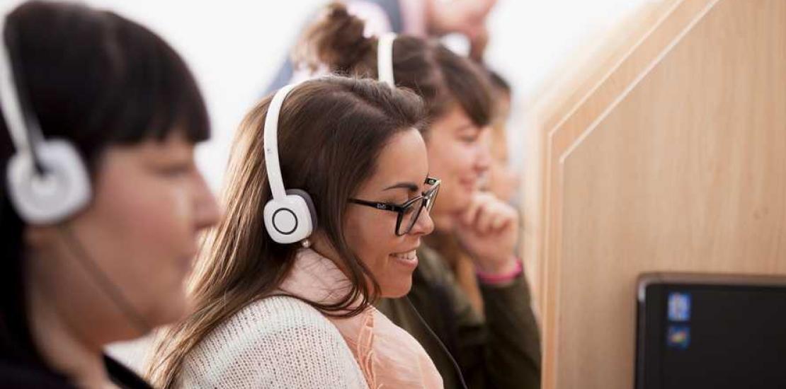 Specialists in modern languages analyse UCAM´s model of language learning Specialists in modern languages analyse UCAM´s model of language learning